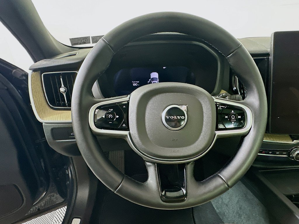 Used 2026 Volvo XC60 B5 Core w/ Climate Package AWD/4WD image 13