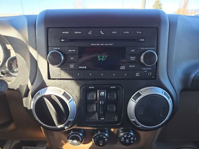 Used 2015 Jeep Wrangler Unlimited Sahara w/ Connectivity Group AWD/4WD image 21