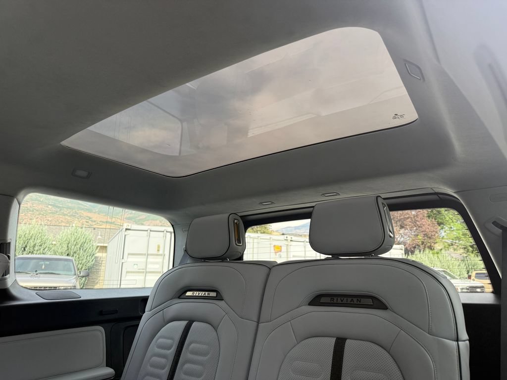 Used 2023 Rivian R1S Adventure AWD/4WD image 40