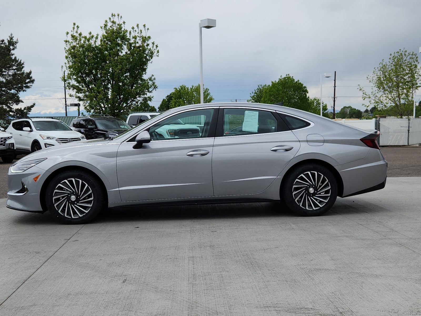 Used 2023 Hyundai Sonata SEL FWD image 2