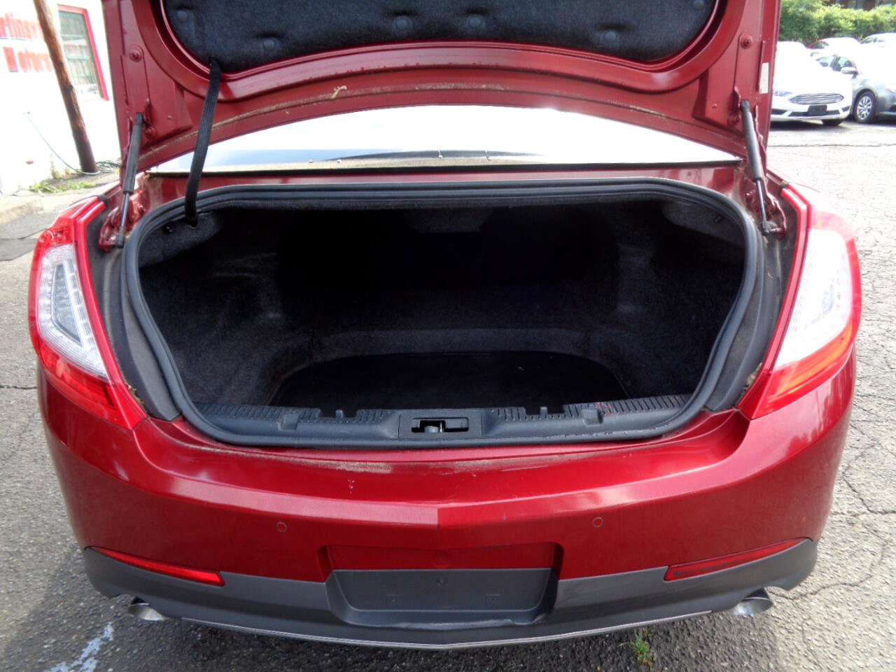 Used 2014 Lincoln MKS image 28