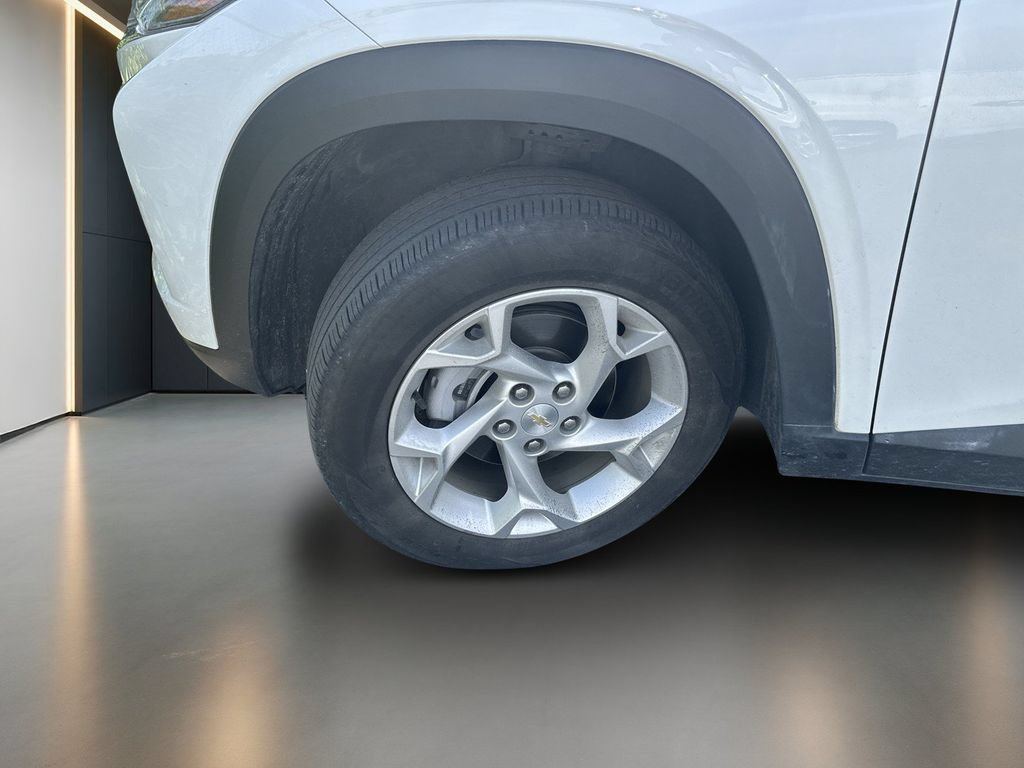 Used 2024 Chevrolet Trax LS w/ LS Convenience Package FWD image 2