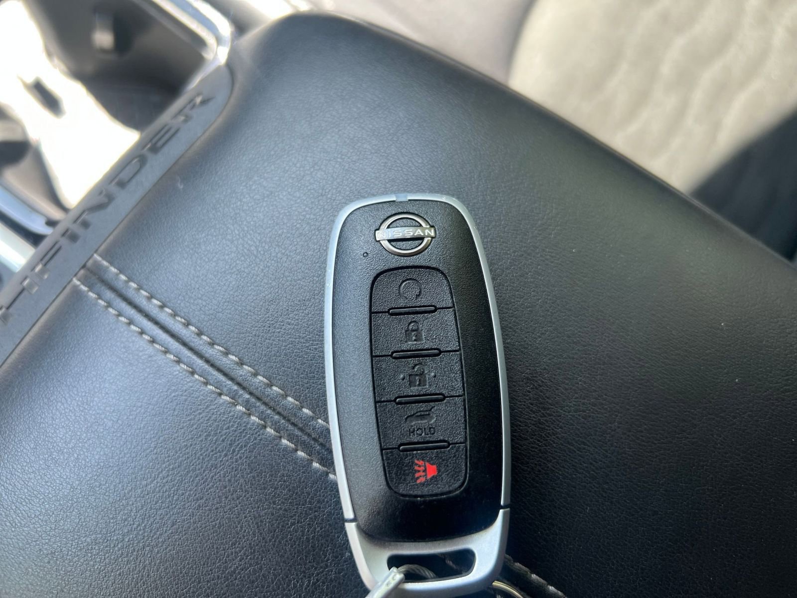 Used 2025 Nissan Pathfinder SV FWD image 18
