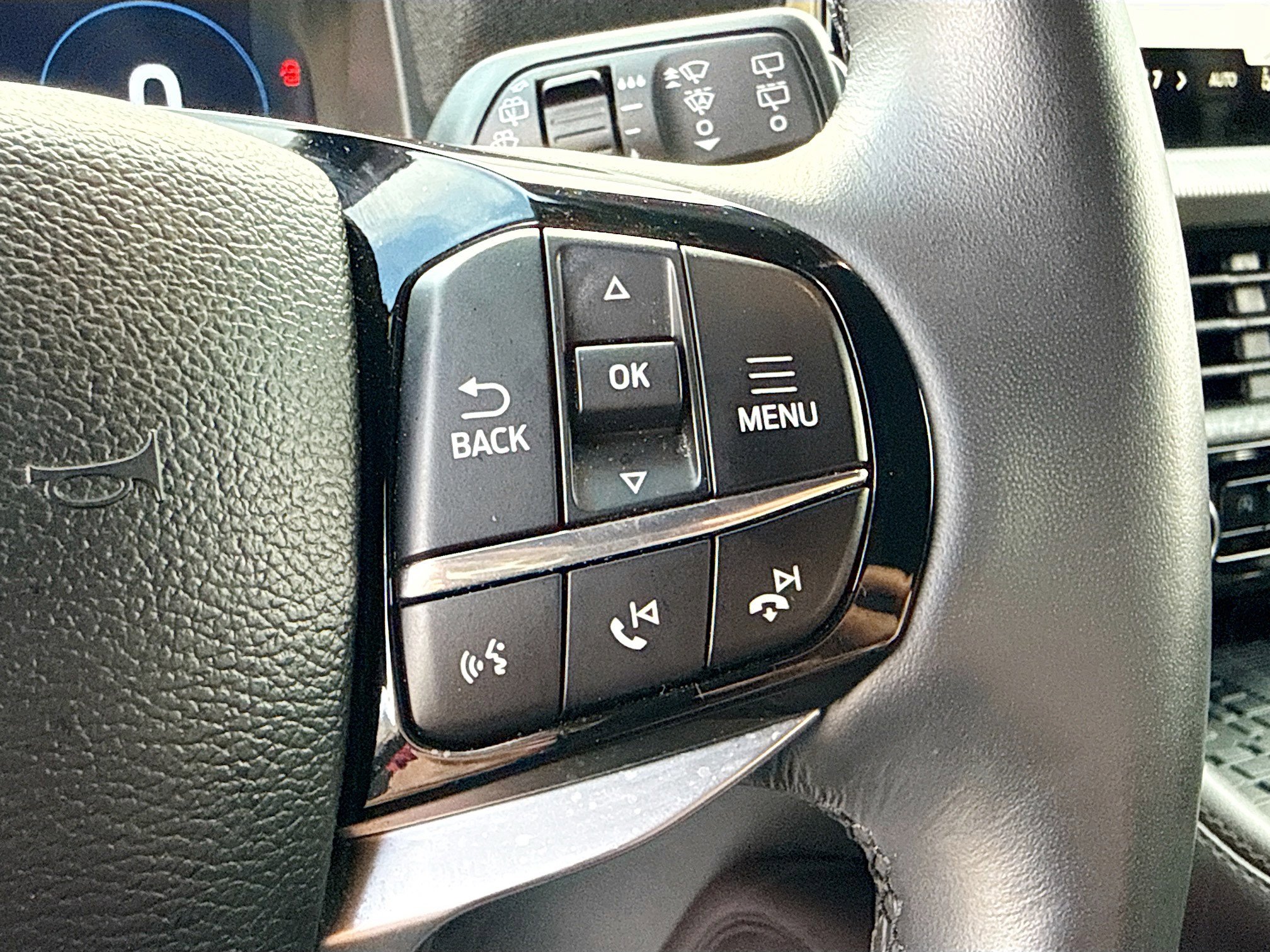 Used 2025 Ford Explorer Platinum RWD image 40