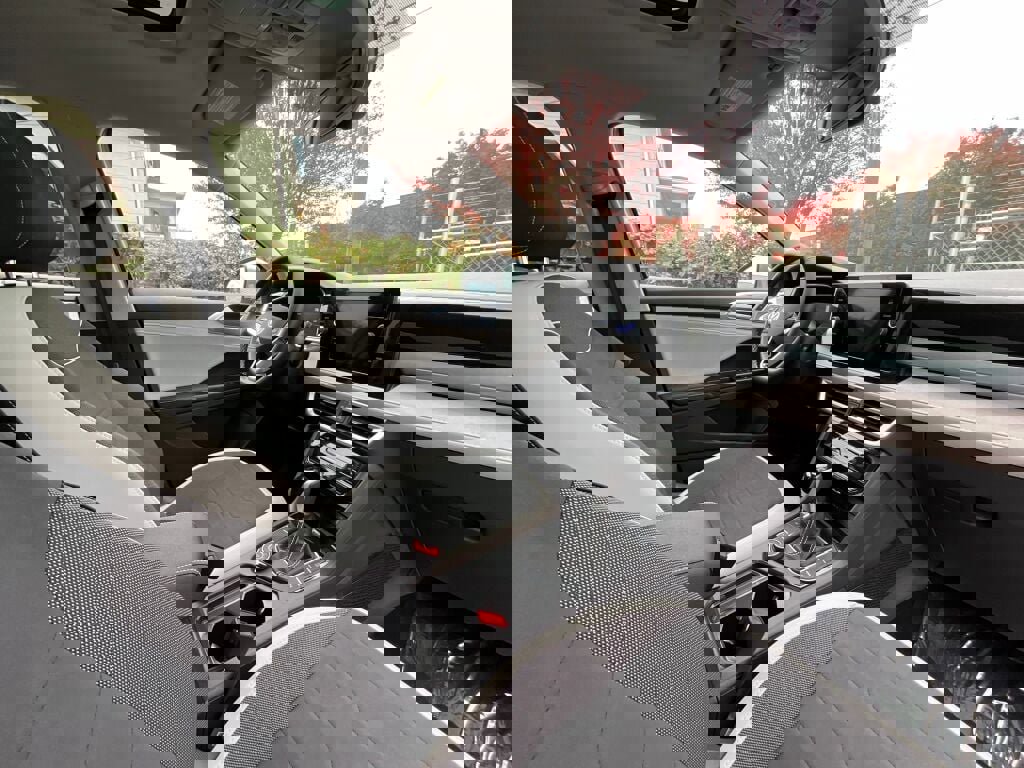 New 2025 Volkswagen Taos SE image 18