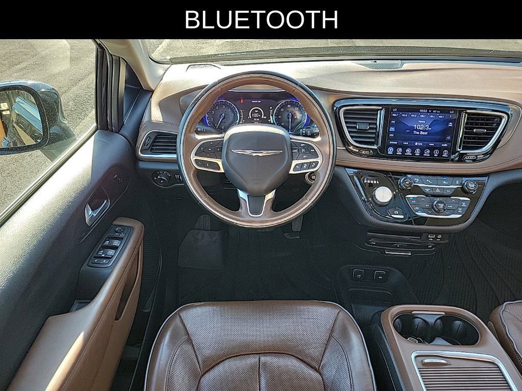 Used 2017 Chrysler Pacifica Limited w/ UConnect Theater Package FWD image 9