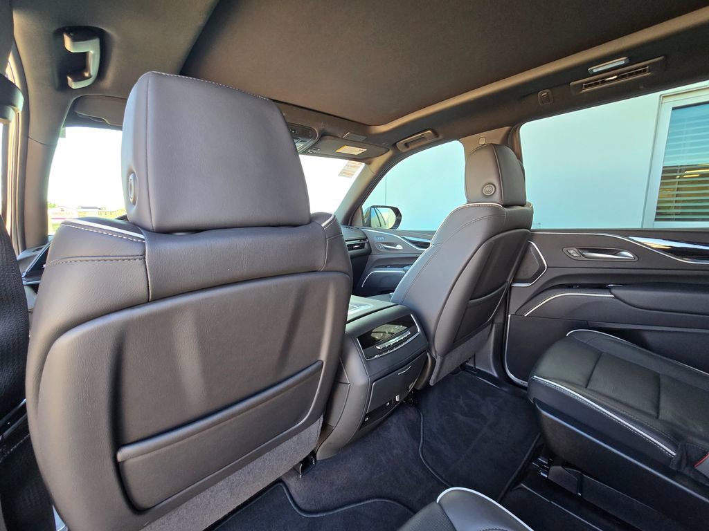 Used 2024 Cadillac Escalade Sport w/ LPO, ONYX Package AWD/4WD image 17