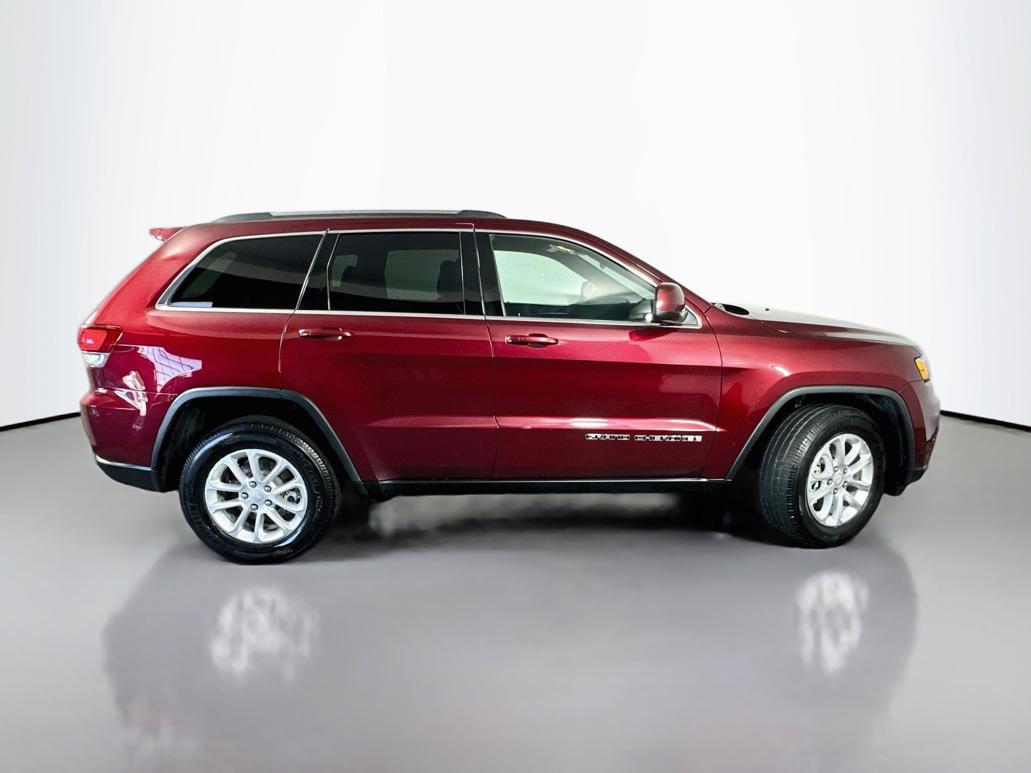 Used 2021 Jeep Grand Cherokee Laredo X AWD/4WD image 8
