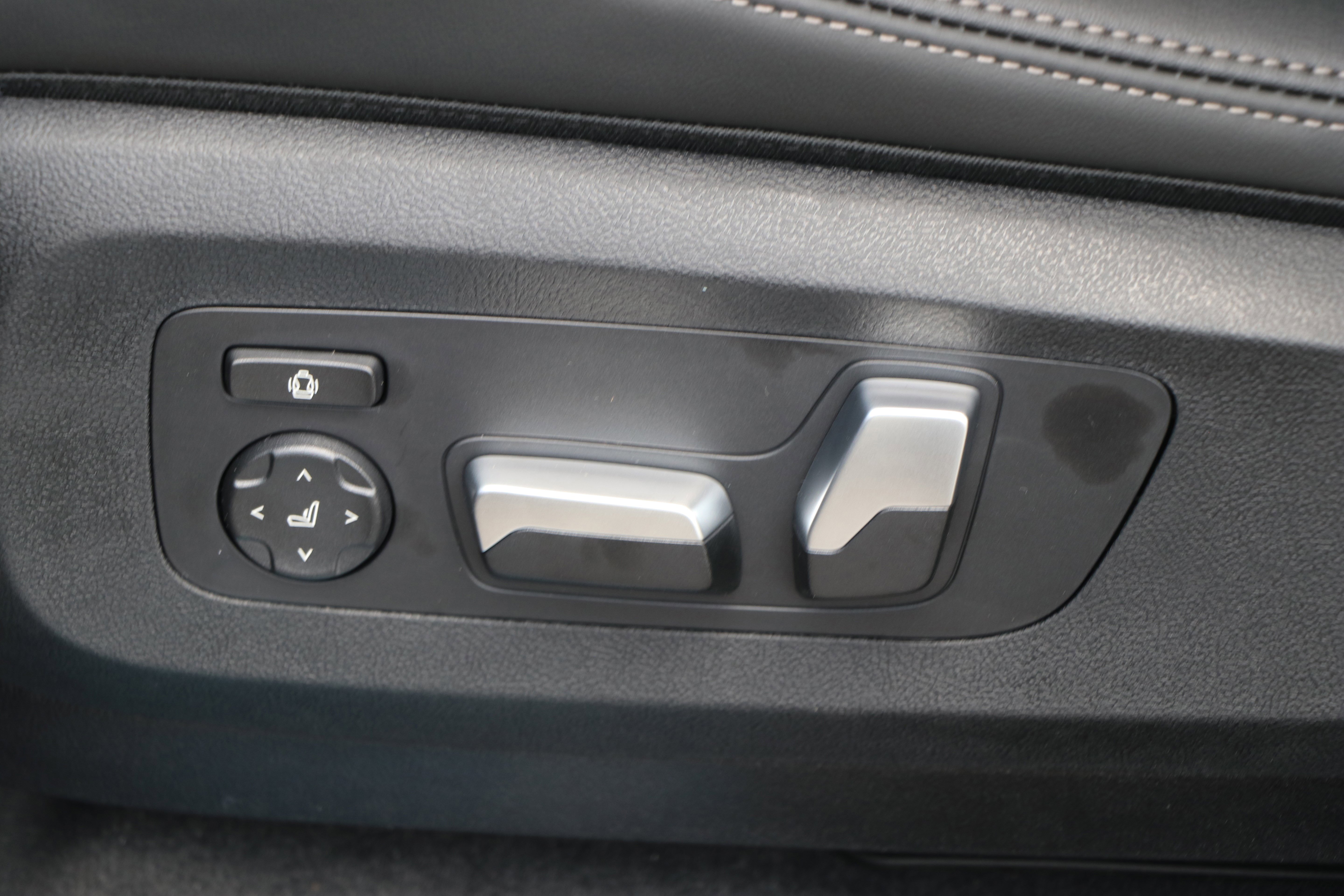 Certified 2025 BMW X5 xDrive50e w/ Parking Assistance Package image 28