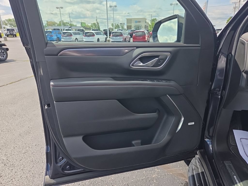 Used 2023 Chevrolet Suburban RST w/ Sport Performance Package AWD/4WD image 27