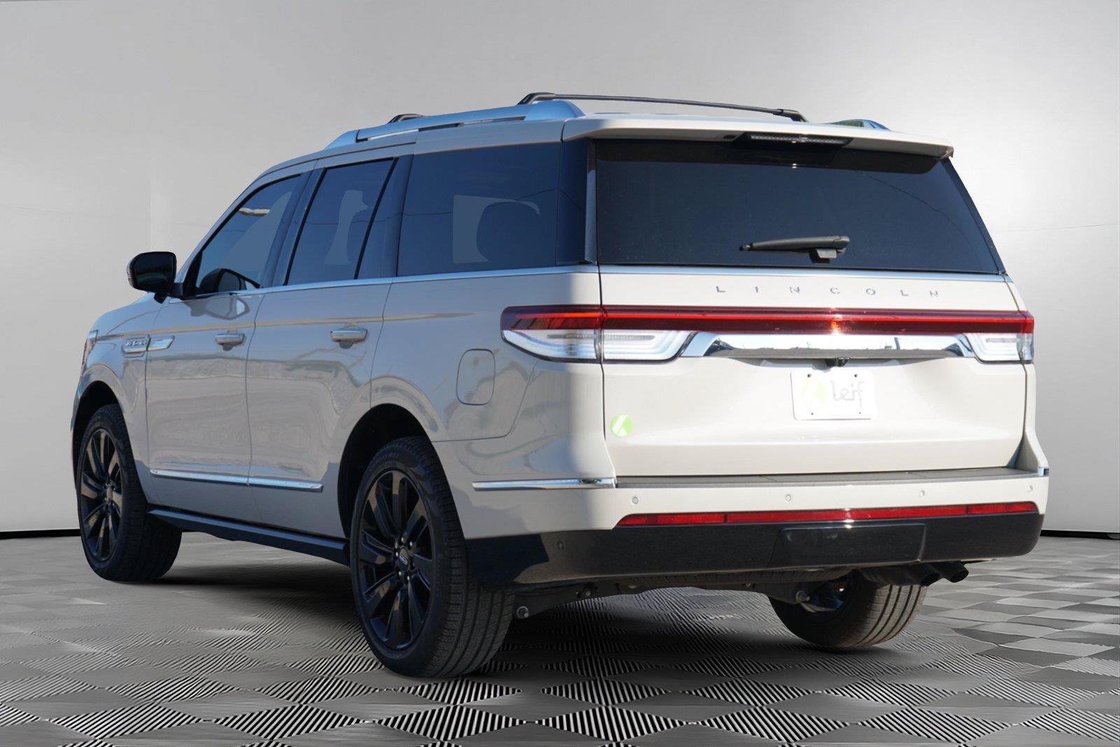 Used 2024 Lincoln Navigator Reserve AWD/4WD image 6