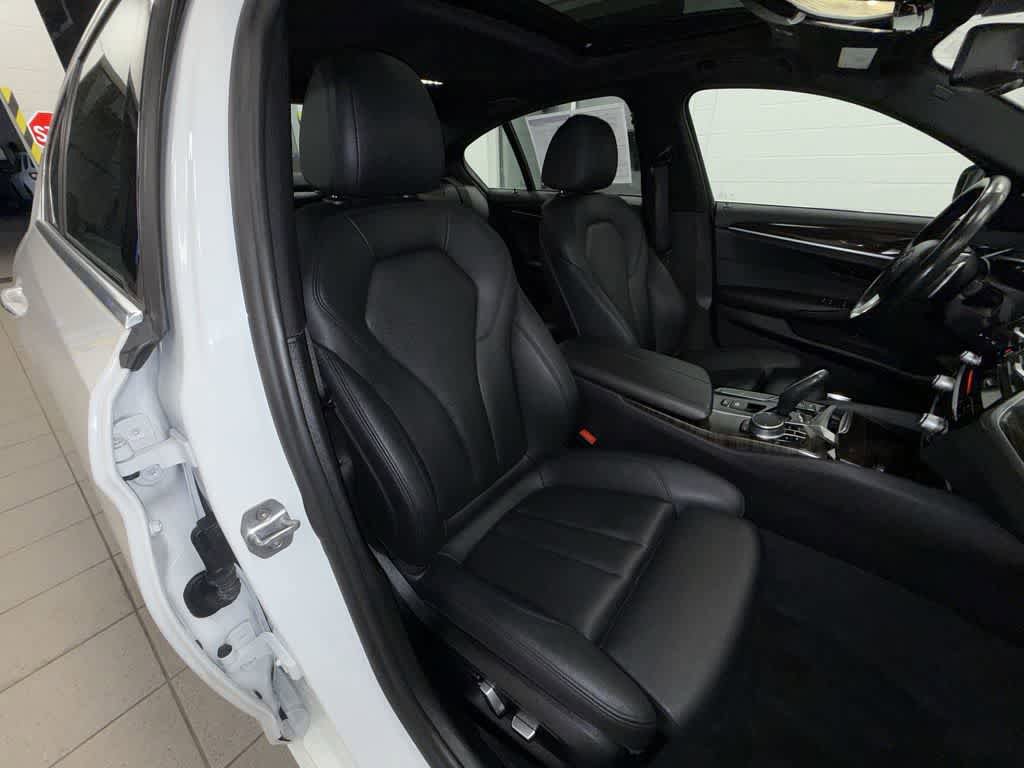 Used 2018 BMW 530i xDrive AWD/4WD image 16