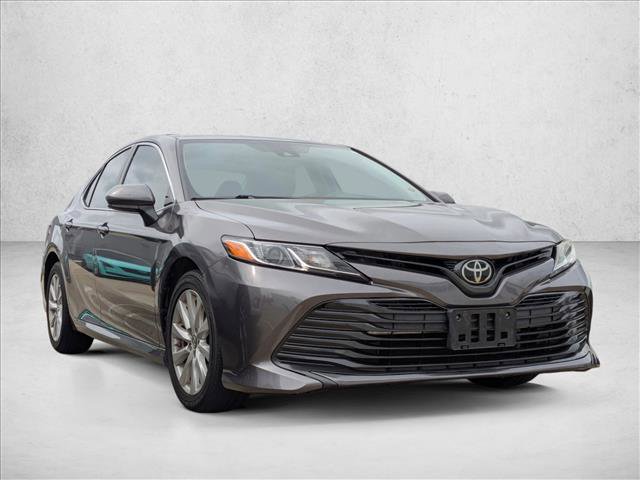Used 2018 Toyota Camry LE image 3
