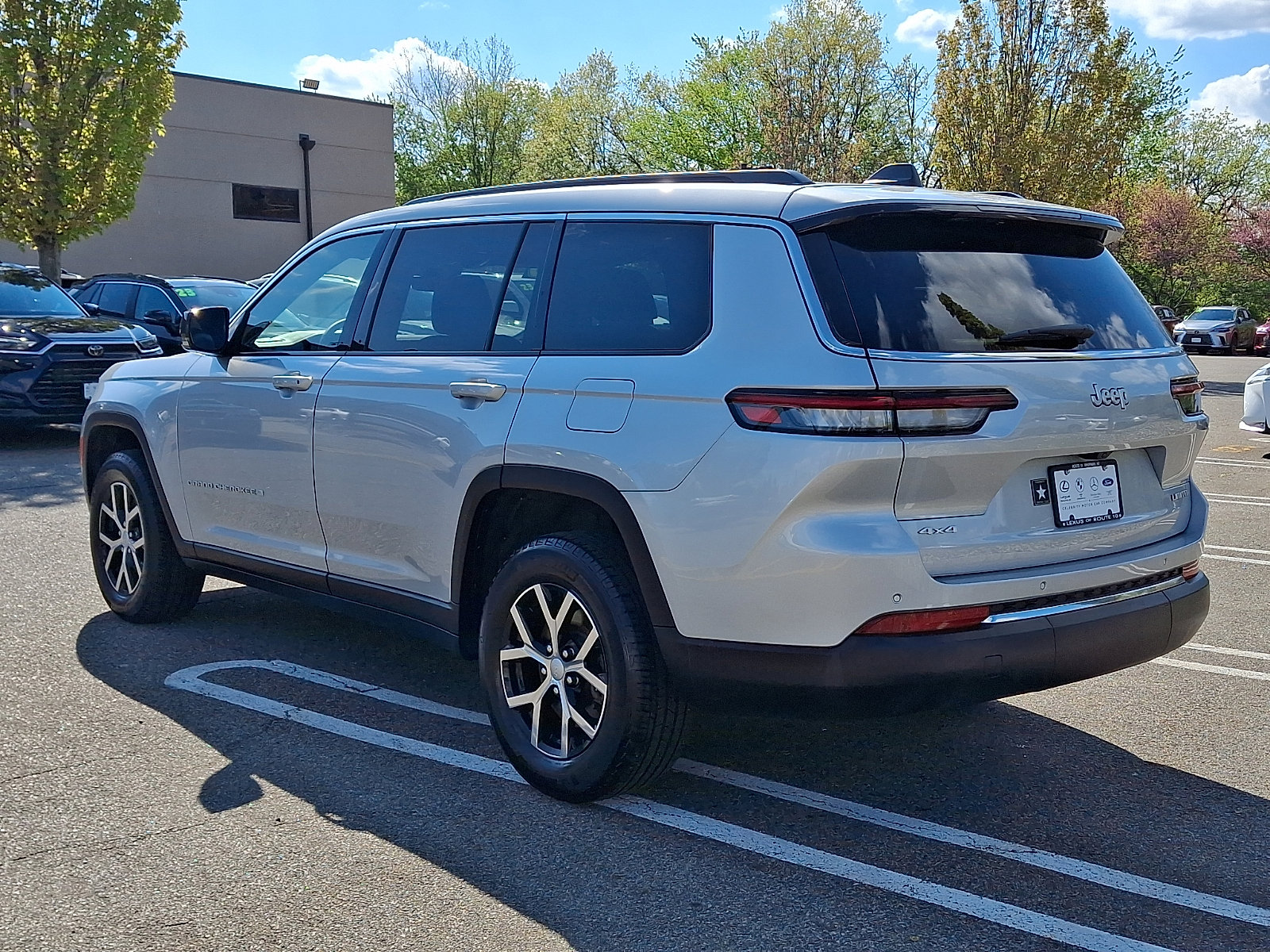 Used 2025 Jeep Grand Cherokee L Limited AWD/4WD image 4