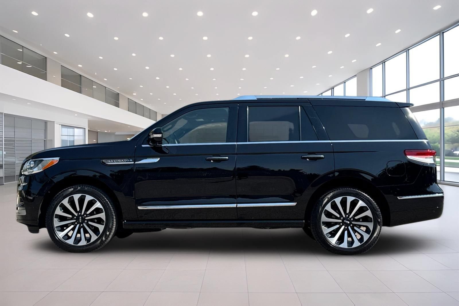 Certified 2023 Lincoln Navigator Reserve AWD/4WD image 7