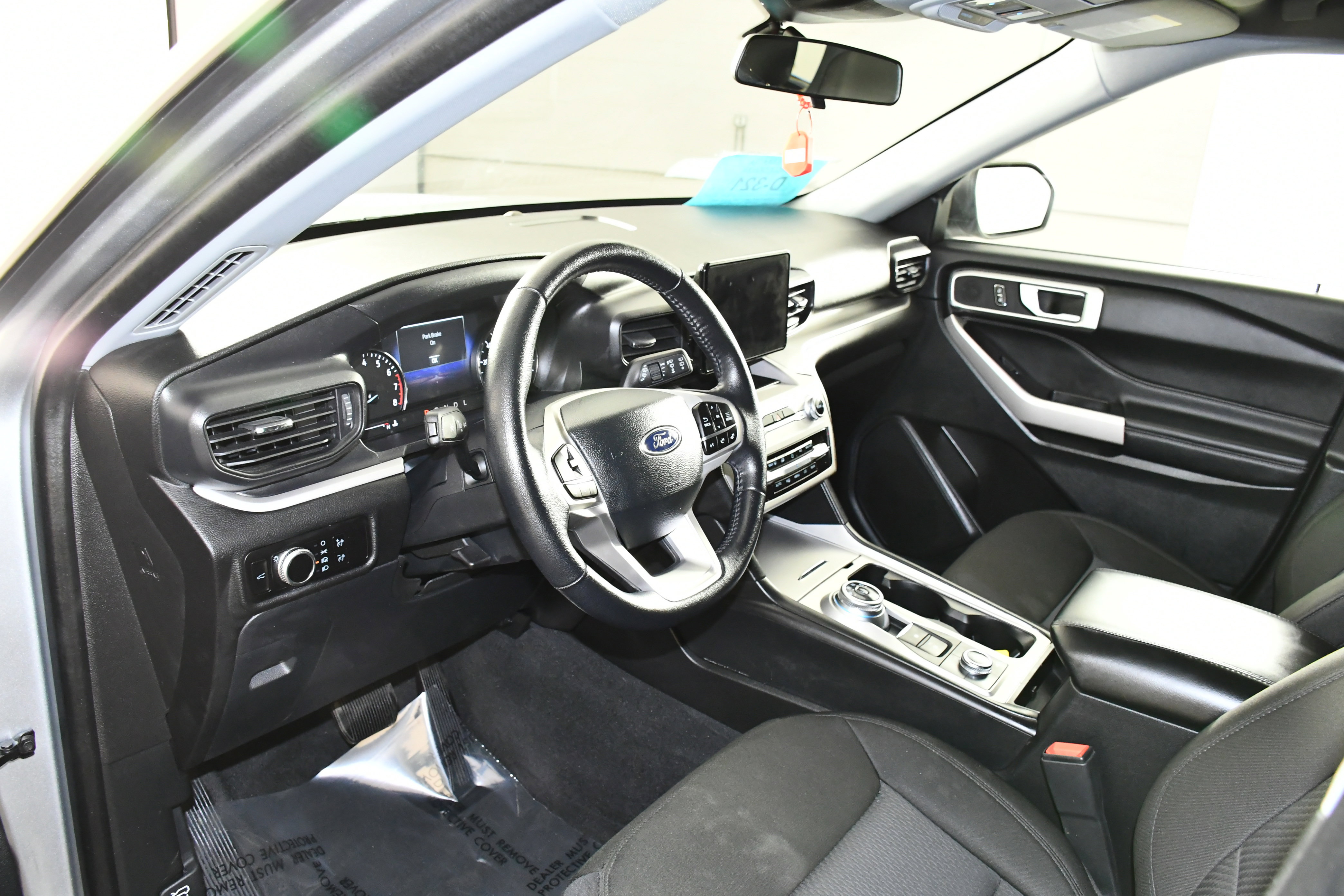 Used 2023 Ford Explorer XLT image 2