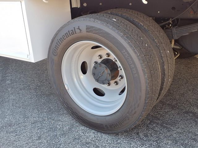 New 2025 Ford F450 XLT w/ XLT Value Package image 5