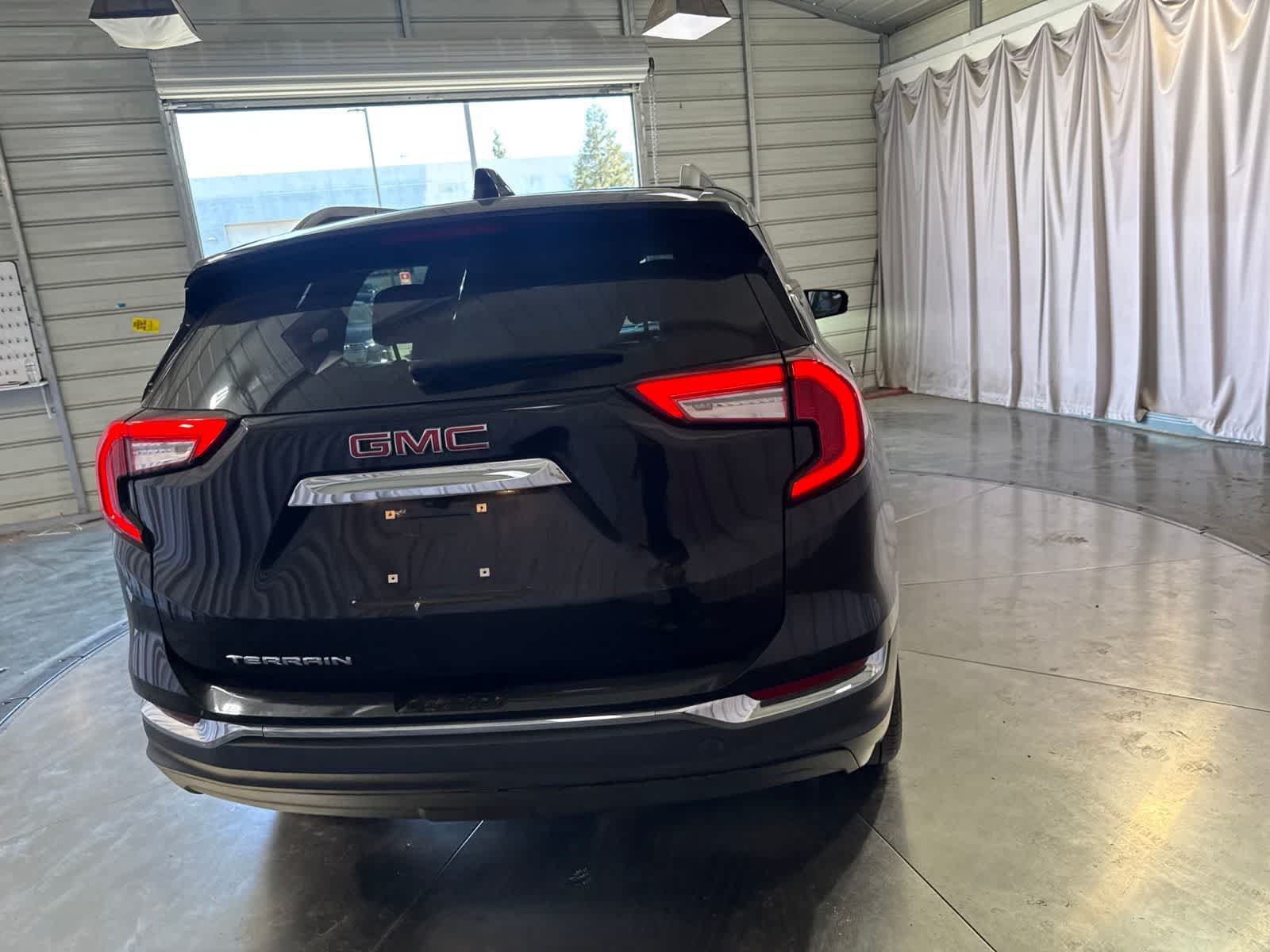 Used 2022 GMC Terrain SLT w/ Infotainment Package II FWD image 6