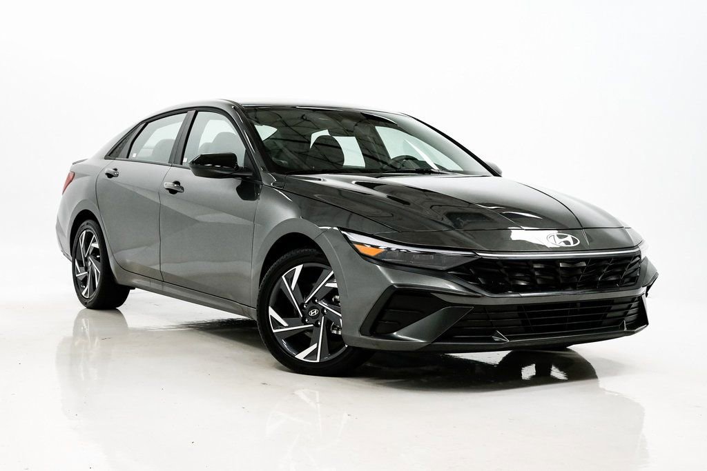 Used 2025 Hyundai Elantra SEL image 5