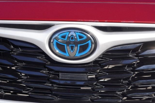 Used 2022 Toyota Highlander XLE image 9