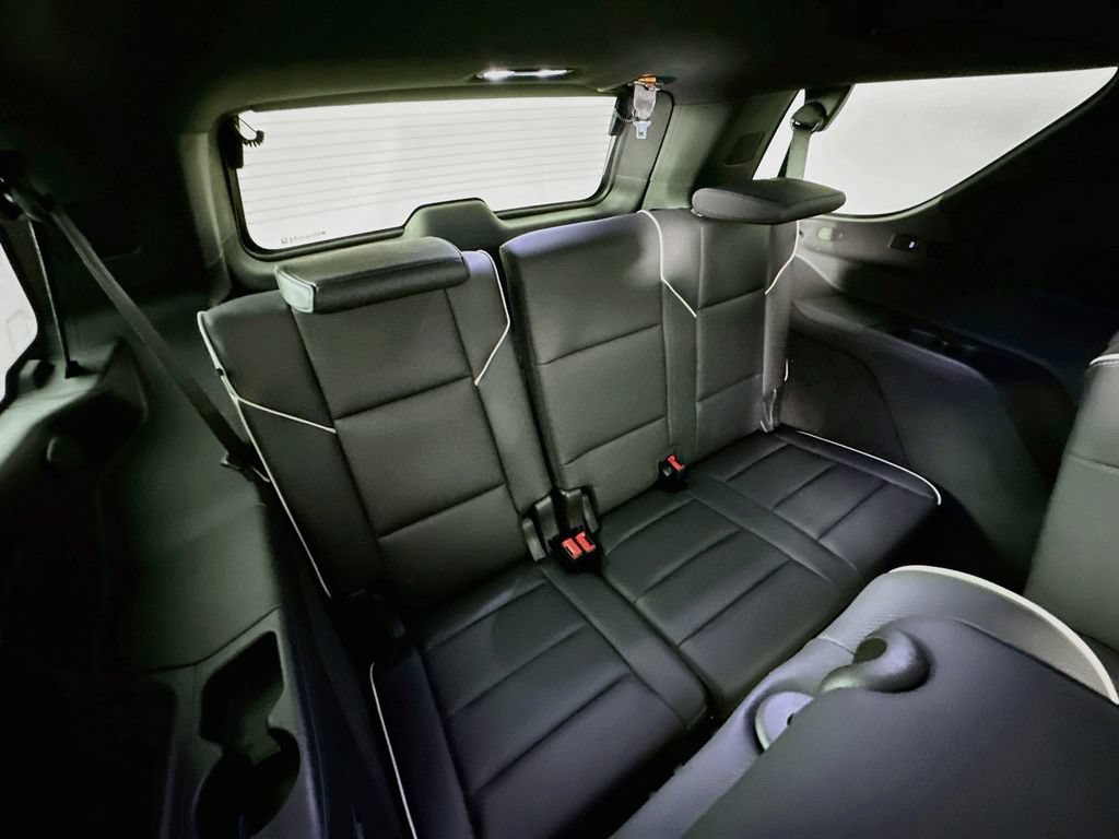 Certified 2024 Cadillac Escalade Premium Luxury w/ Performance Package AWD/4WD image 46