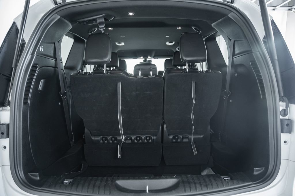 Used 2025 Chrysler Pacifica Select image 10