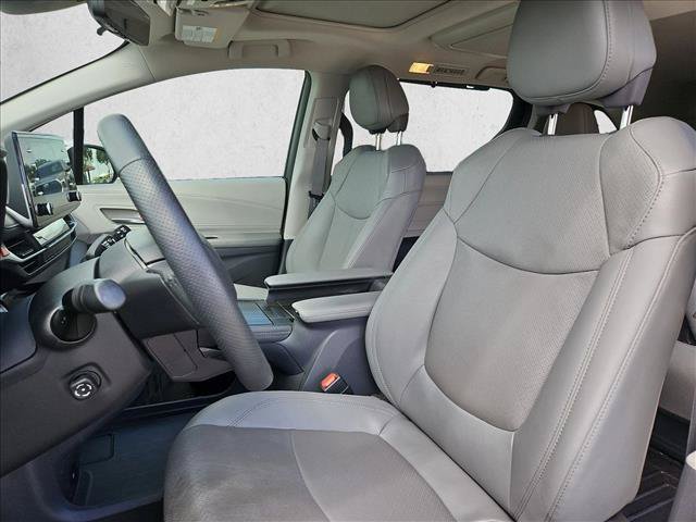Used 2023 Toyota Sienna Limited AWD/4WD image 17