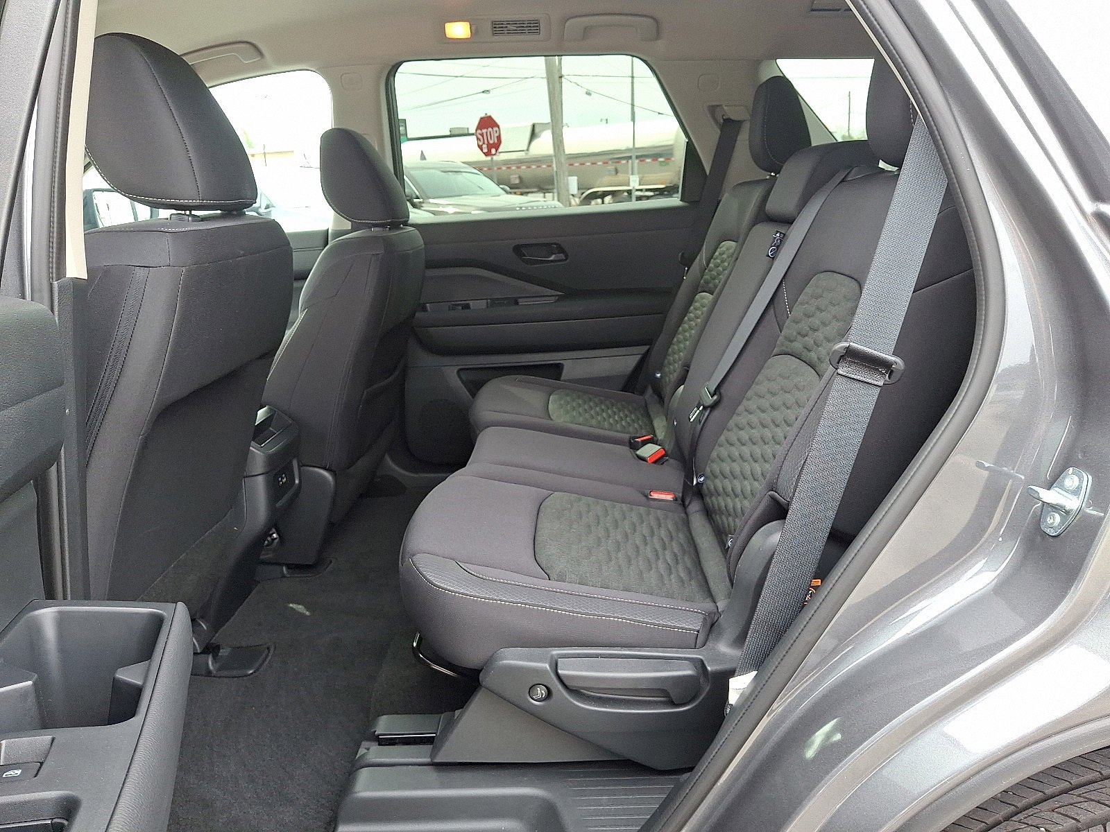 Used 2024 Nissan Pathfinder S image 11