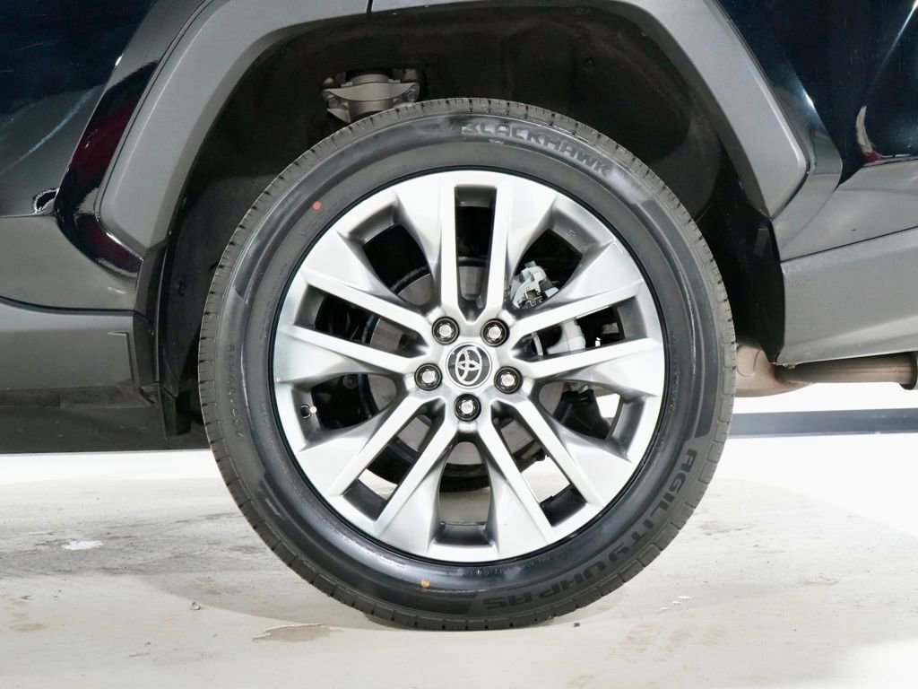 Used 2022 Toyota RAV4 XLE Premium image 35
