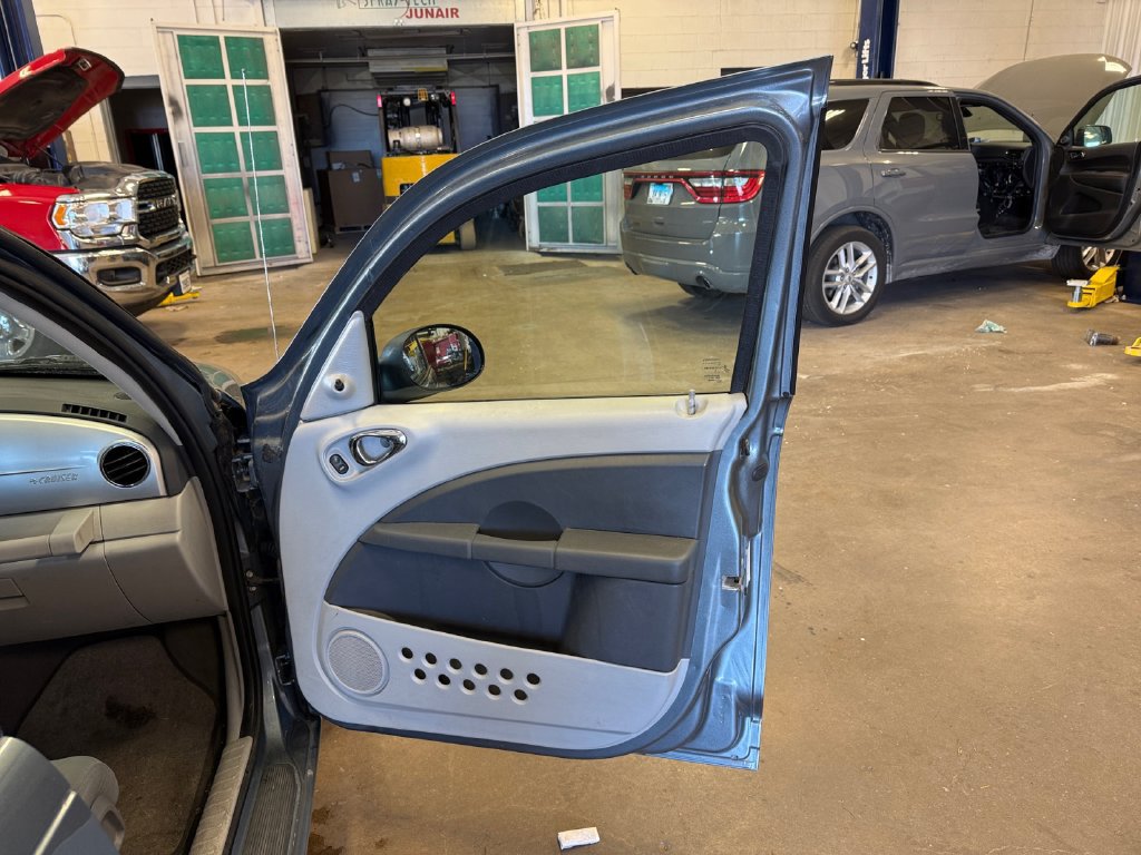 Used 2008 Chrysler PT Cruiser FWD image 31