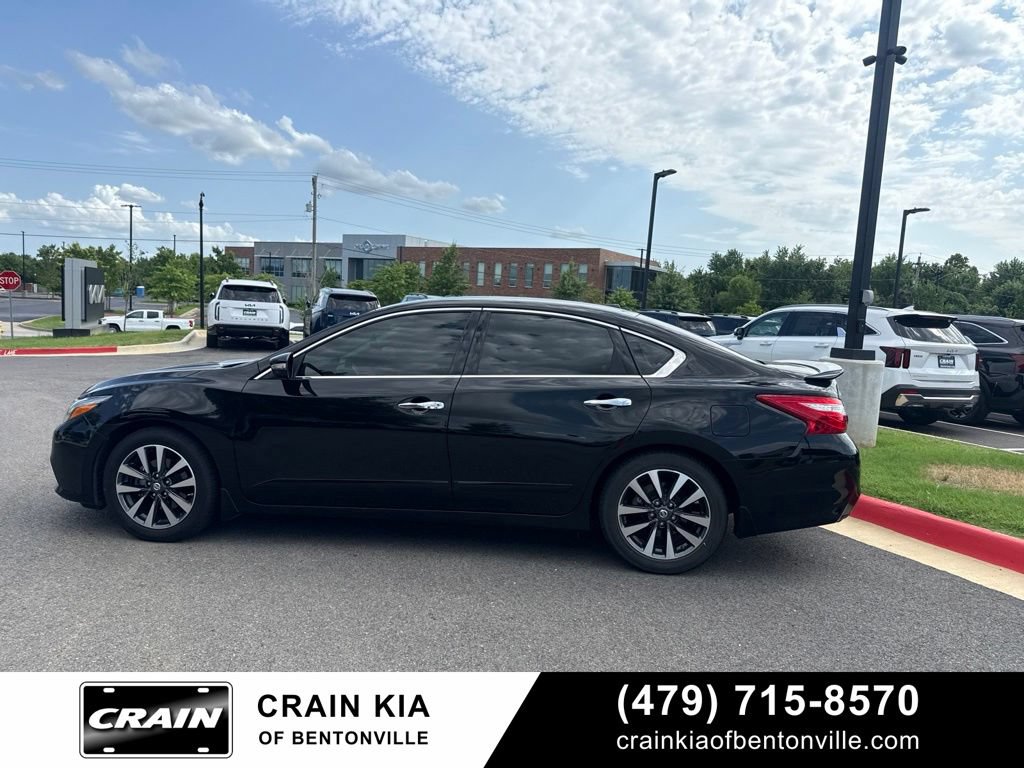 Used 2017 Nissan Altima 2.5 SL w/ 2.5 Technology Package FWD image 3