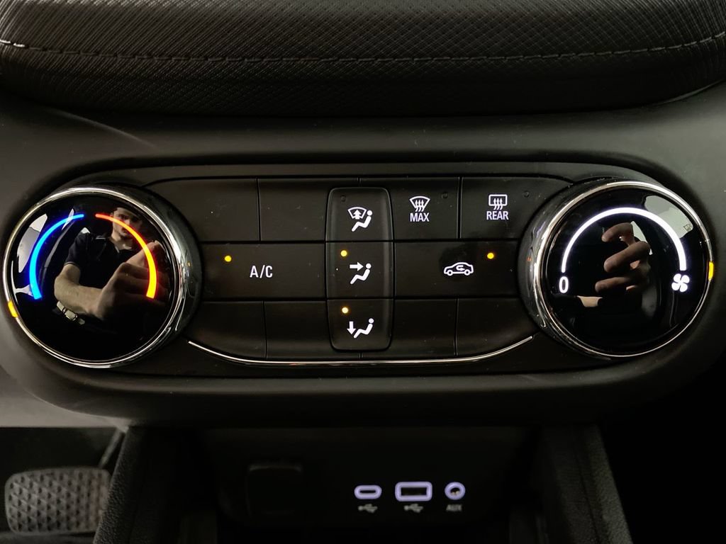 Used 2021 Chevrolet TrailBlazer LS w/ LPO, Blackout Package FWD image 18
