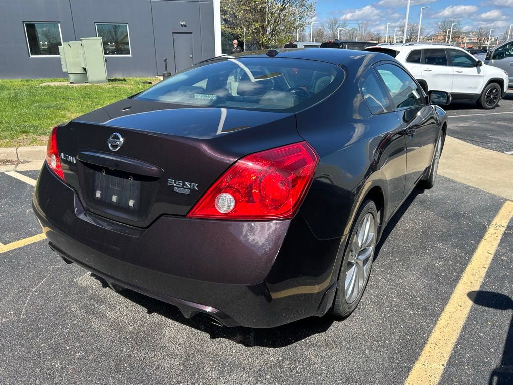 Used 2010 Nissan Altima 3.5 SR w/ Leather Pkg image 3