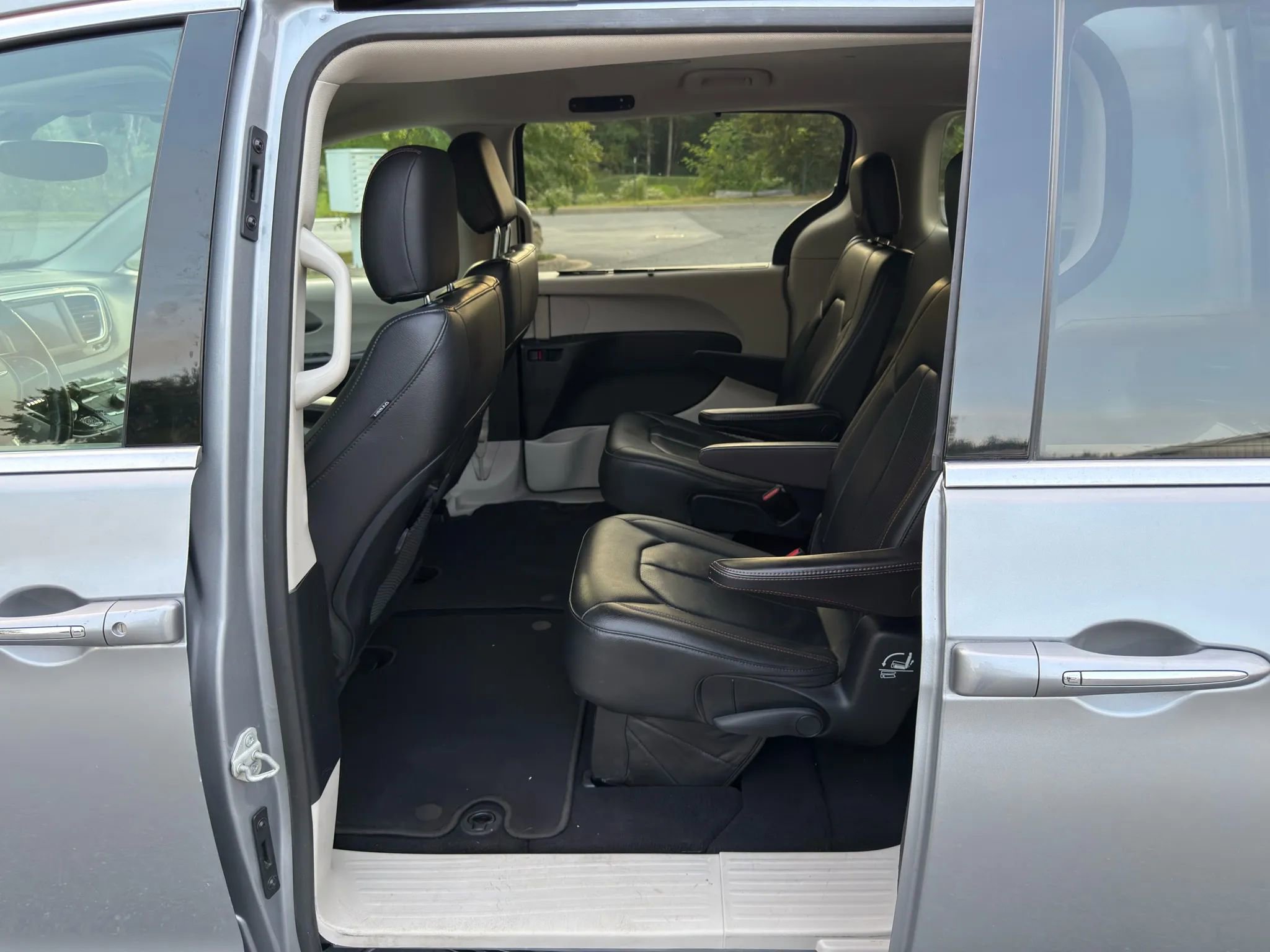 Used 2020 Chrysler Pacifica Touring-L image 20