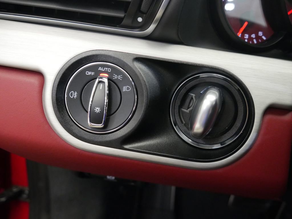 Certified 2019 Porsche 911 Carrera 4 image 27