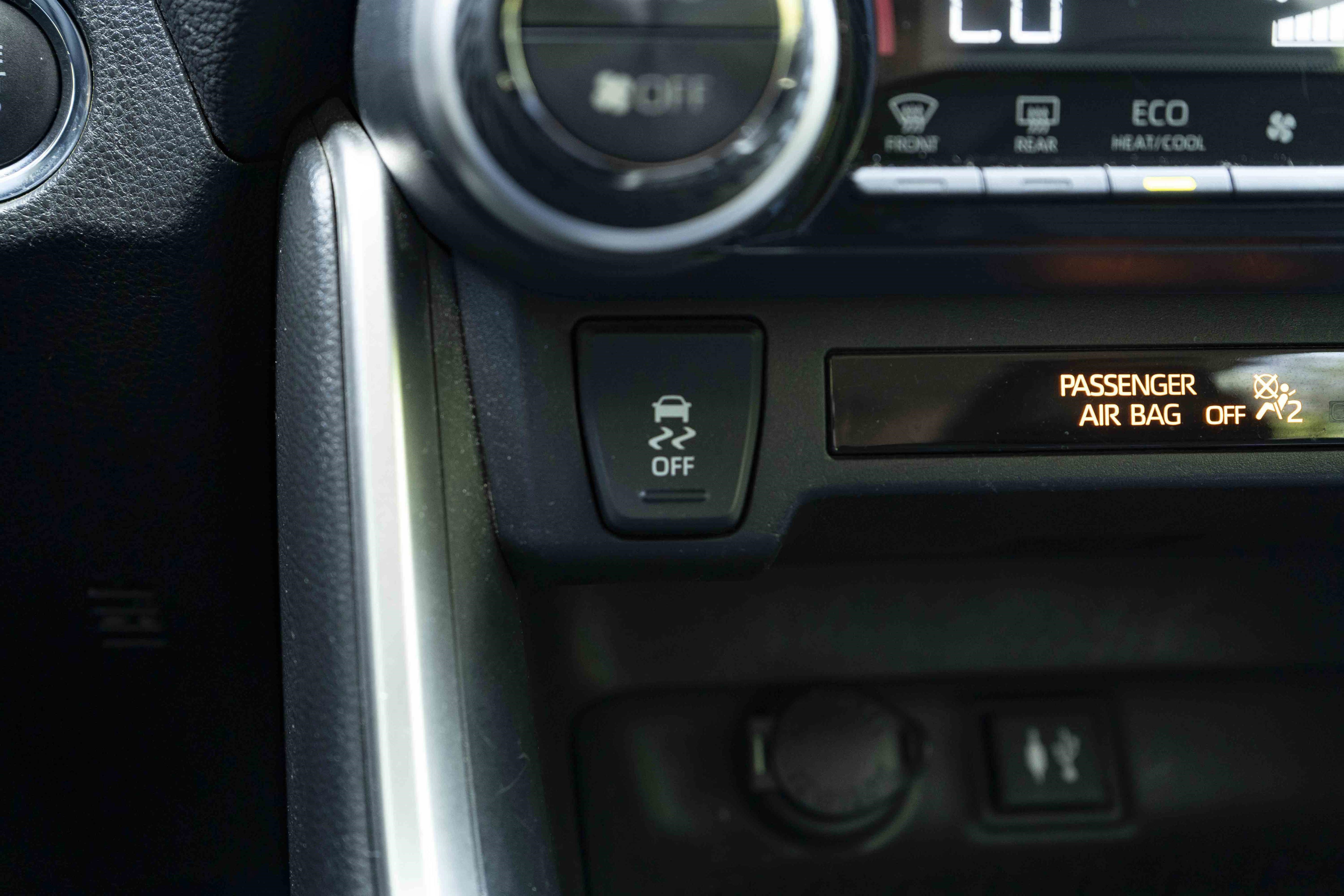 Used 2019 Toyota RAV4 XLE Premium image 32