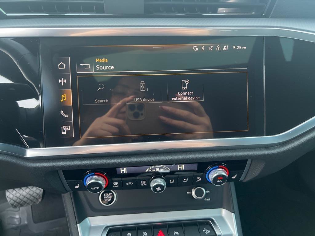 Used 2023 Audi Q3 2.0T Premium Plus w/ Premium Plus Package image 27