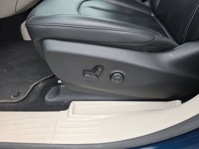Used 2024 Chrysler Pacifica Limited FWD image 12