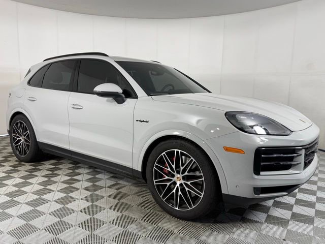Used 2025 Porsche Cayenne S image 7