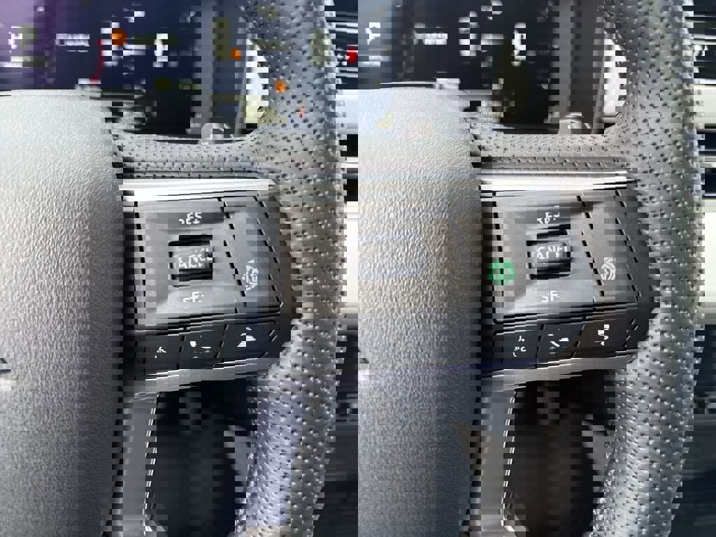 New 2025 Mitsubishi Outlander SE image 21