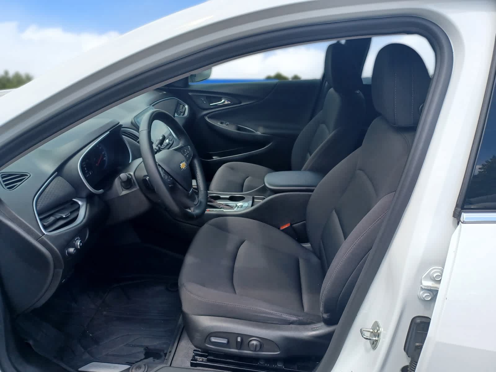 Used 2023 Chevrolet Malibu RS FWD image 7