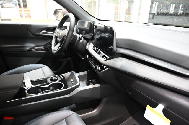 New 2027 Chevrolet Equinox LT w/ Convenience Package II FWD image 13