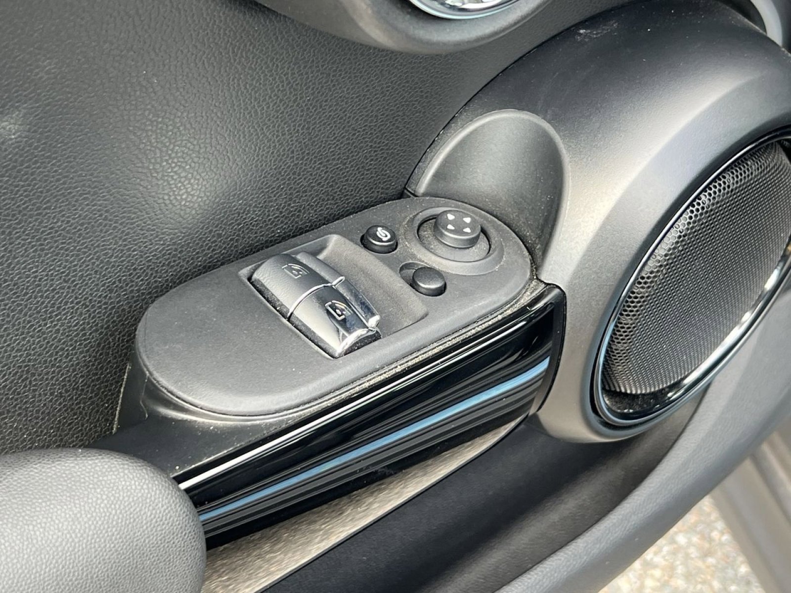 Certified 2024 MINI Cooper SE image 16