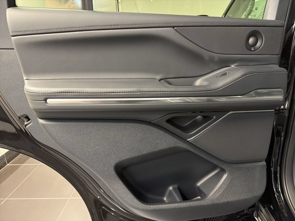 New 2026 Lincoln Navigator Premiere AWD/4WD image 37