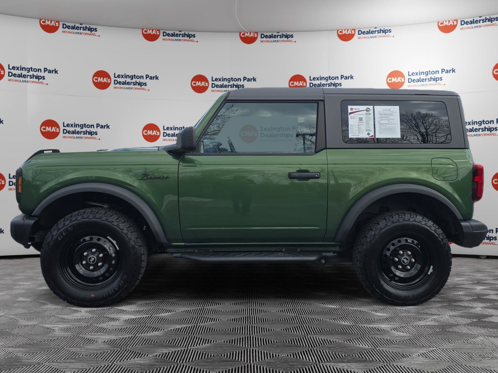 Used 2022 Ford Bronco Black Diamond image 4