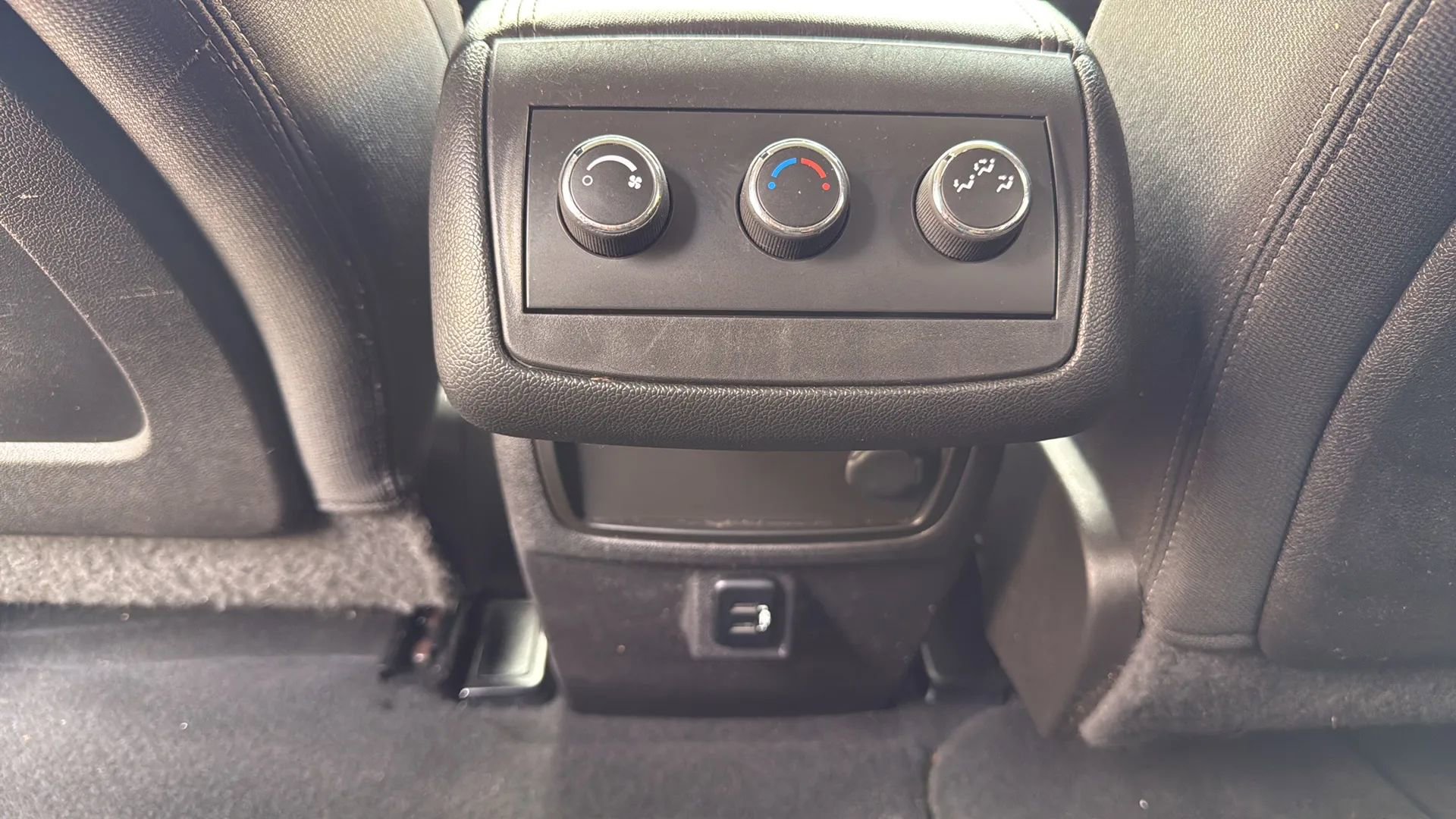 Used 2017 Chevrolet Traverse LT w/ Style and Technology Package image 29