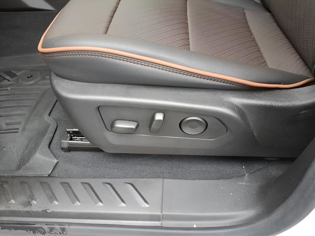 Used 2025 GMC Canyon AT4 w/ Technology Plus Package image 12