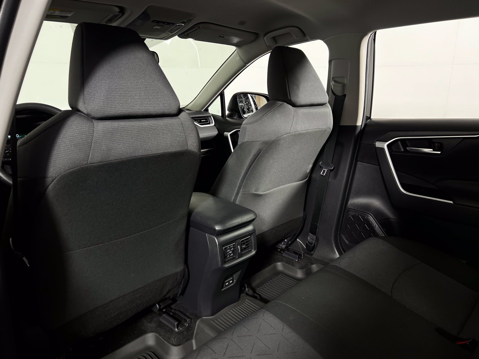 Certified 2025 Toyota RAV4 XLE FWD image 21
