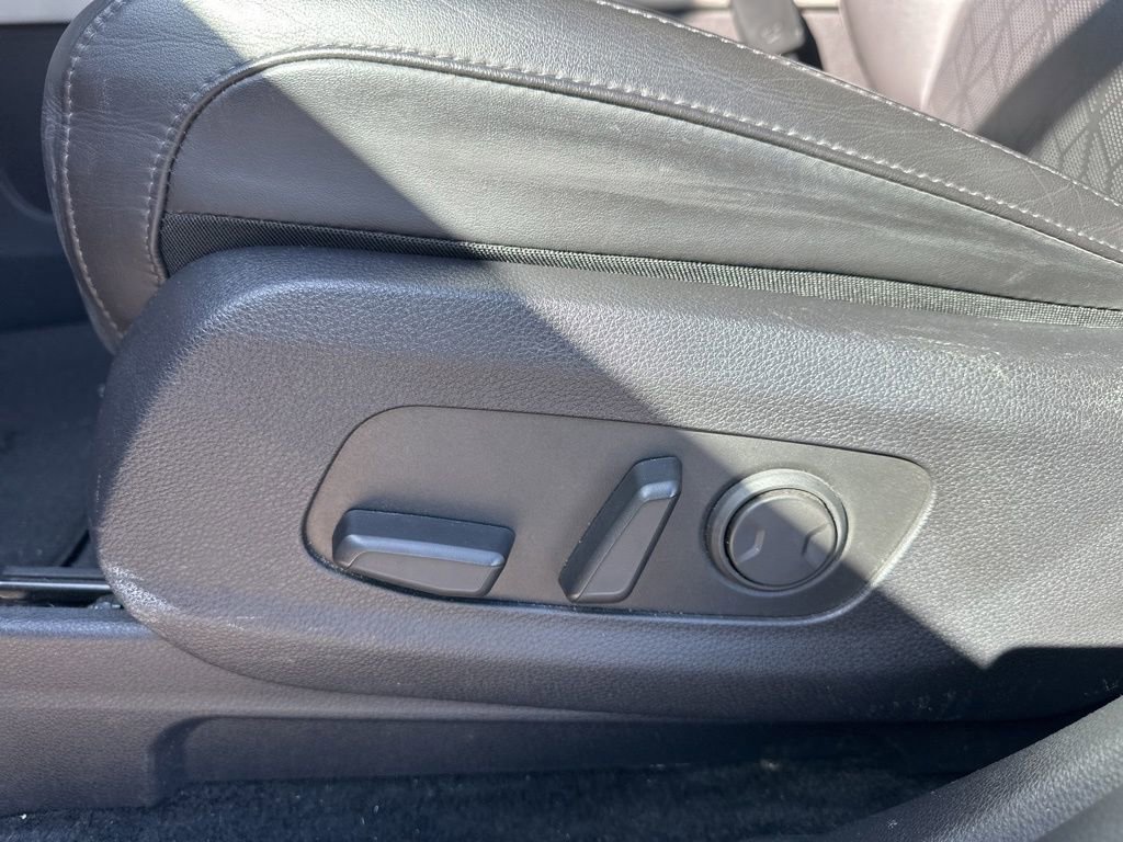 Used 2024 Kia Carnival LX image 16