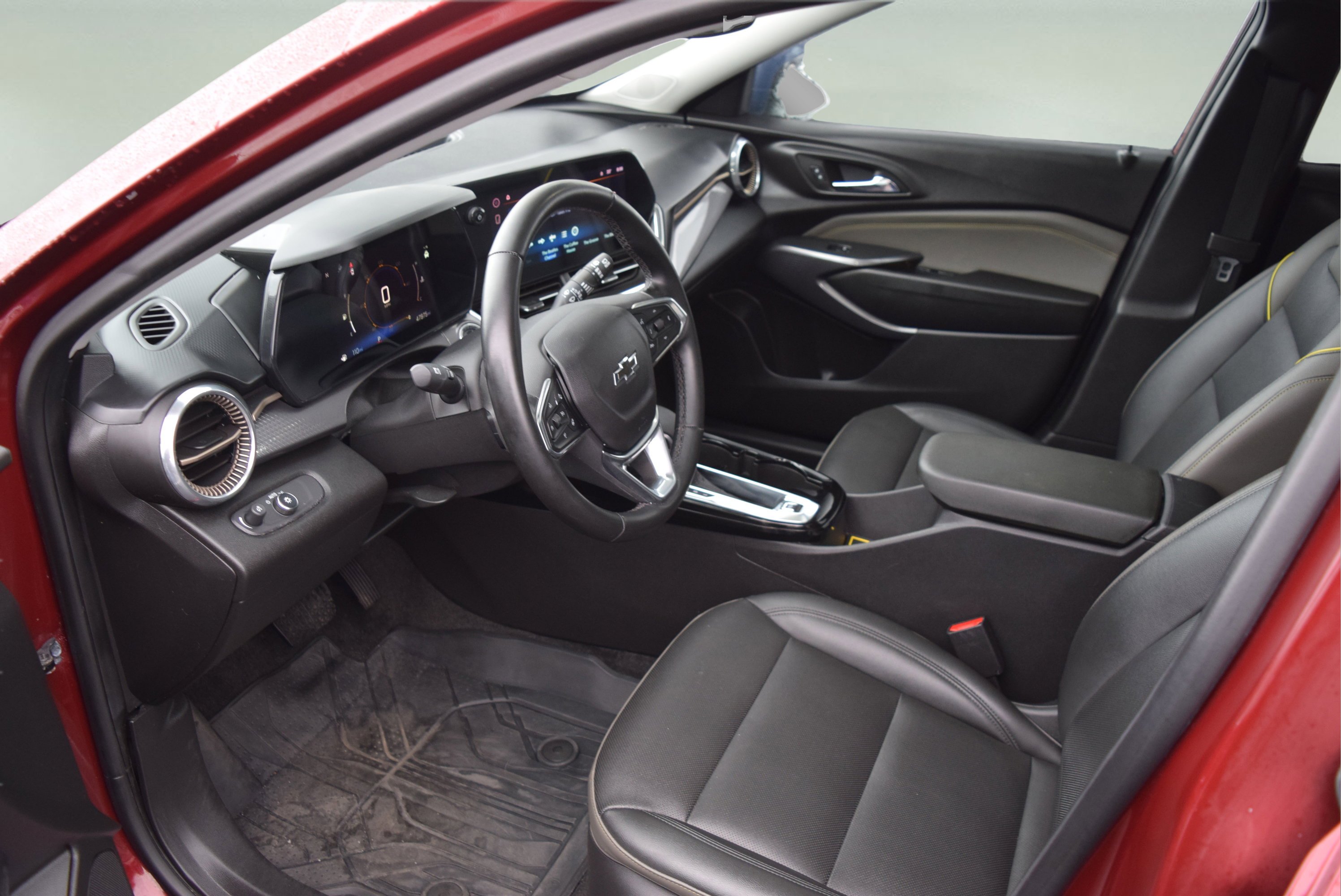 Used 2024 Chevrolet Trax ACTIV w/ Sunroof Package image 11